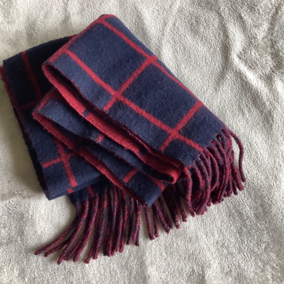 VINTAGE TOMMY HILFIGER REVERSIBLE SOFT WOOL RED & NAVY SCARF - Picture 7 of 7